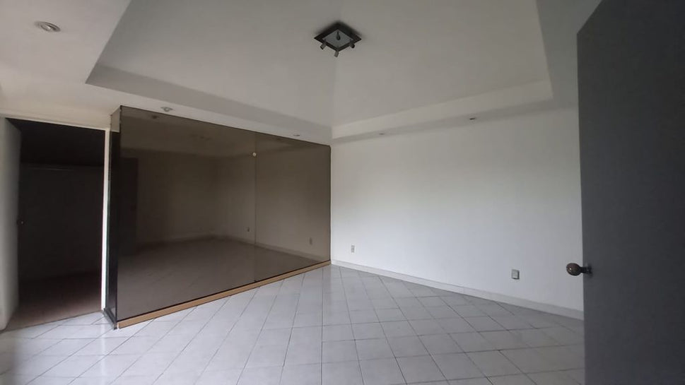 CASA EN RENTA JUNTO A PLAZA GALERIAS Y AV. VALLARTA PARA CASA HABITACION U OFICINA