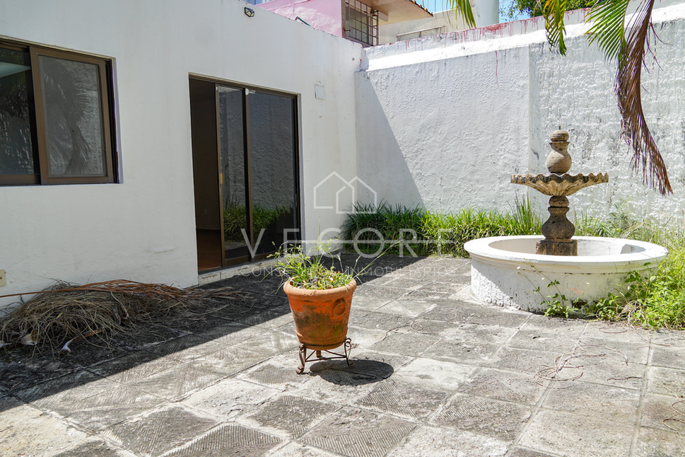 CASA CON OFICINAS EN RENTA EN EULOGIO PARRA, PROVIDENCIA, GUADALAJARA