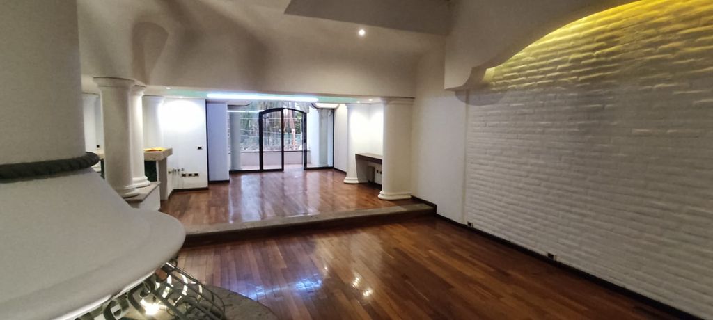 HERMOSA CASA EN RENTA PARA CASA HABITACION U OFICINA, EN EXCLUSIVO FRACCIONAMIENTO RESIDENCIAL, PASEO DEL HELIOTROPO, COLONIA MONRAZ, GUADALAJARA, JALISCO.