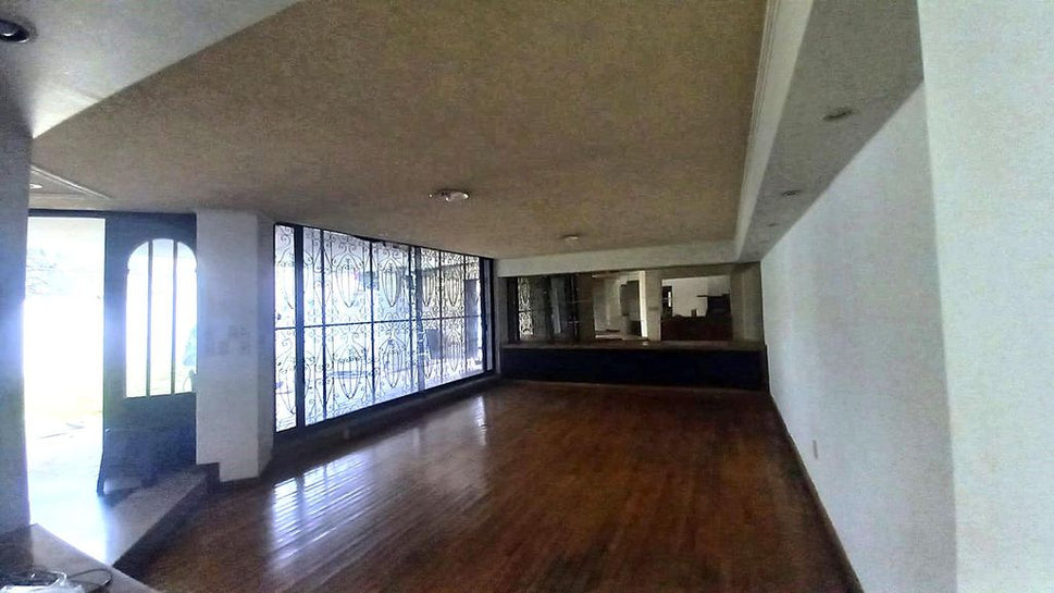 CASA EN RENTA JUNTO A PLAZA GALERIAS Y AV. VALLARTA PARA CASA HABITACION U OFICINA