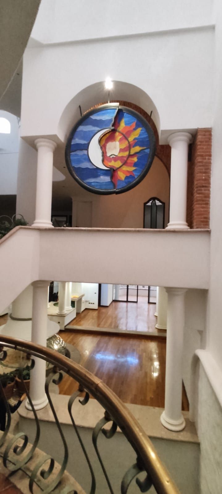 HERMOSA CASA EN RENTA PARA CASA HABITACION U OFICINA, EN EXCLUSIVO FRACCIONAMIENTO RESIDENCIAL, PASEO DEL HELIOTROPO, COLONIA MONRAZ, GUADALAJARA, JALISCO.