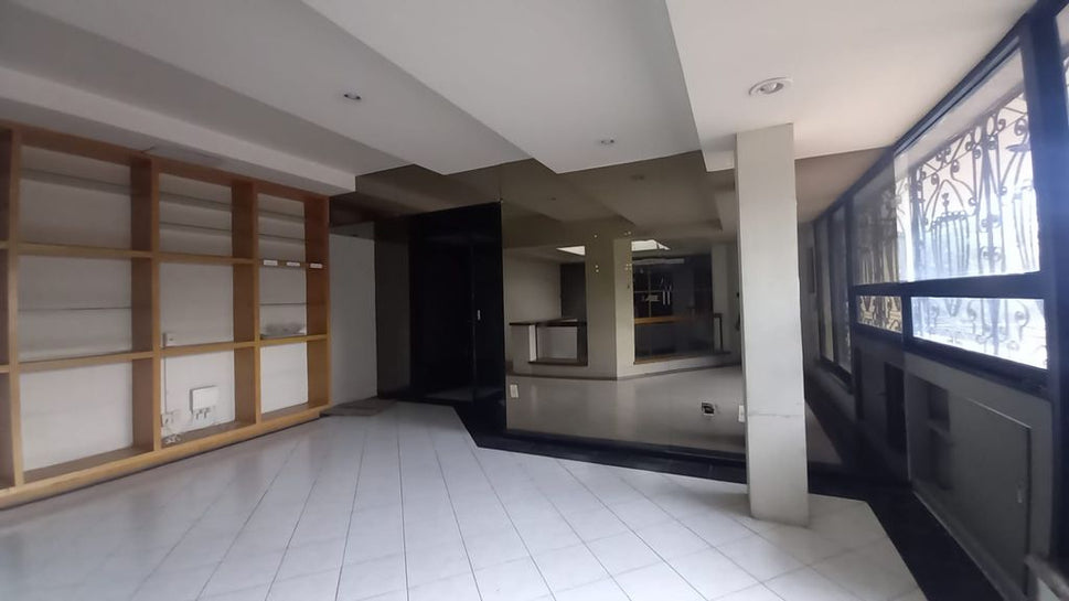 CASA EN RENTA JUNTO A PLAZA GALERIAS Y AV. VALLARTA PARA CASA HABITACION U OFICINA