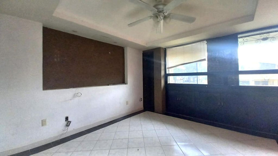 CASA EN RENTA JUNTO A PLAZA GALERIAS Y AV. VALLARTA PARA CASA HABITACION U OFICINA