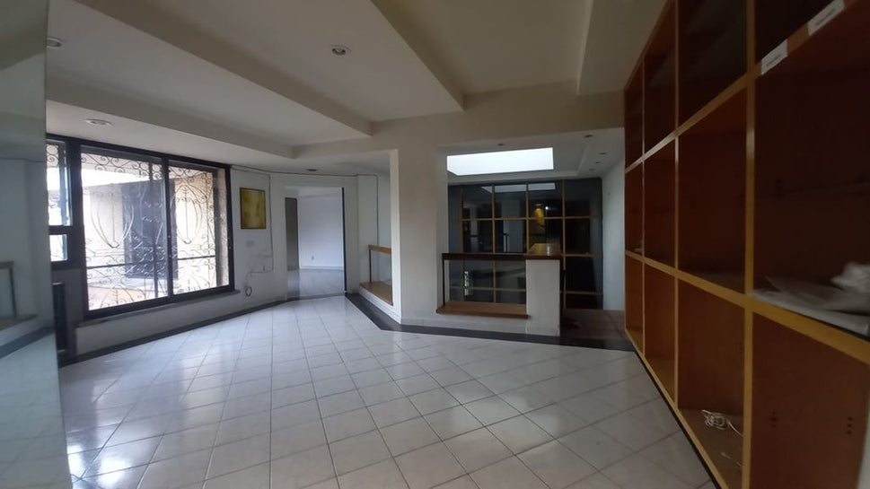 CASA EN RENTA JUNTO A PLAZA GALERIAS Y AV. VALLARTA PARA CASA HABITACION U OFICINA